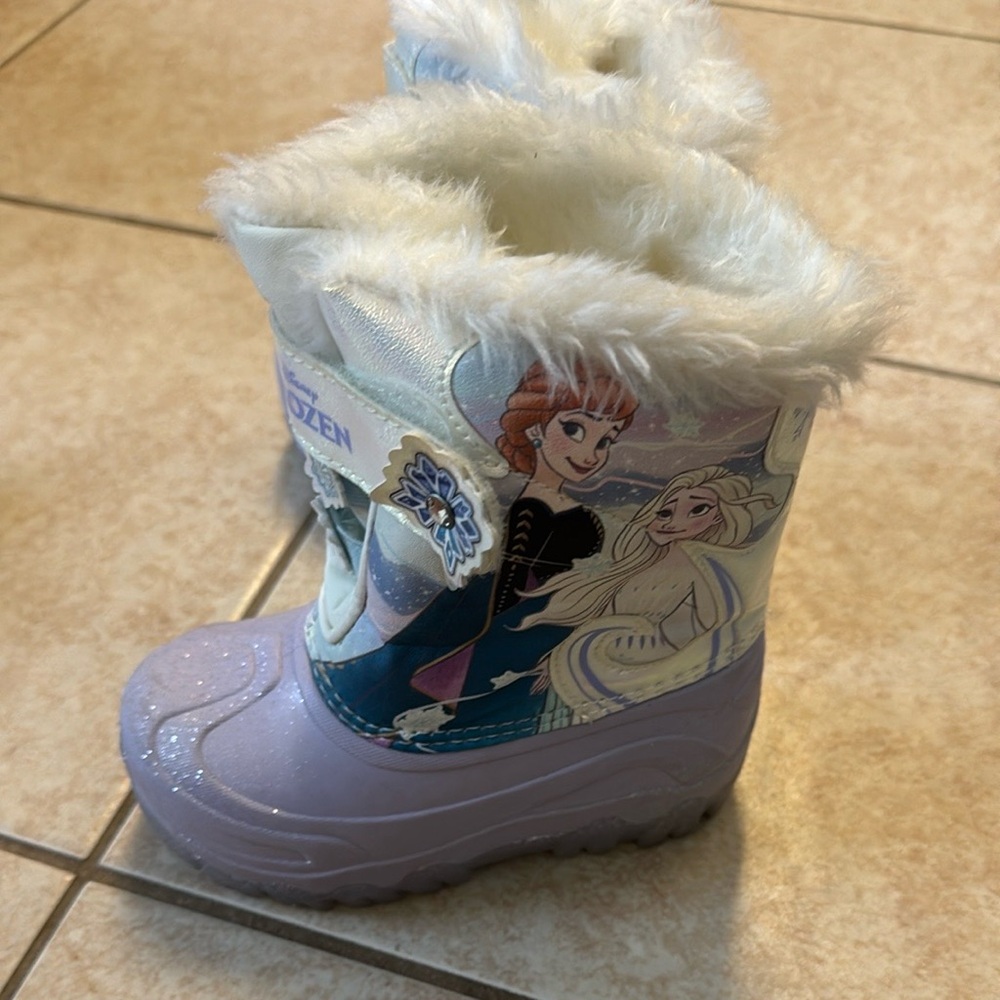 Frozen Kids' light up Snow Boots with Fur Trim size 8